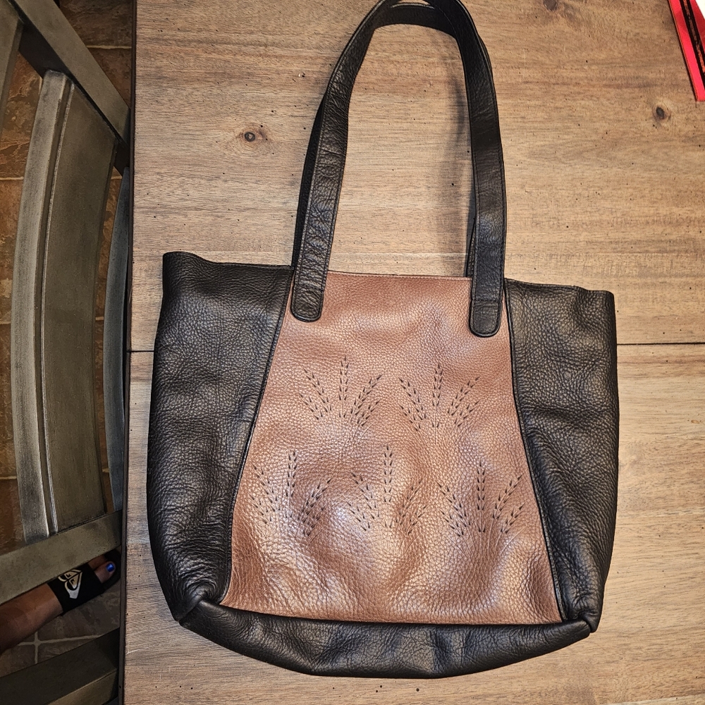Manitobah Purse